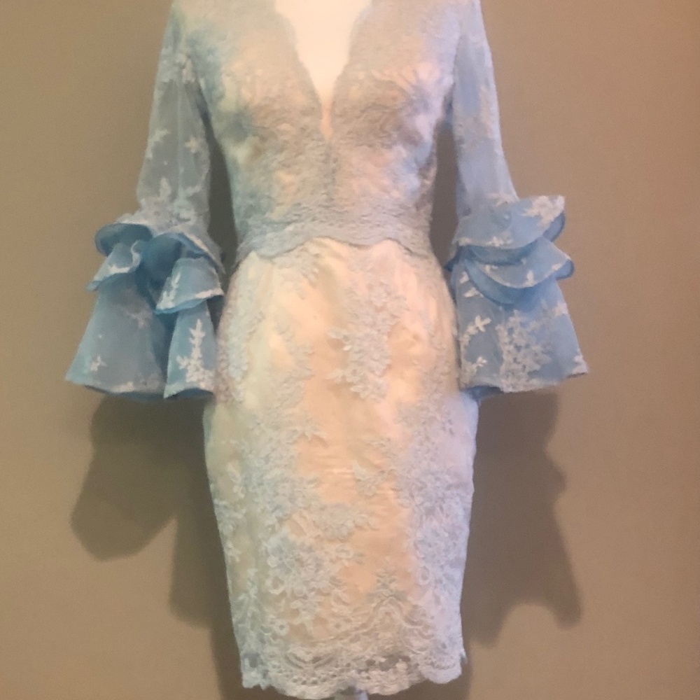 Lace Bell Sleeve Party Dress